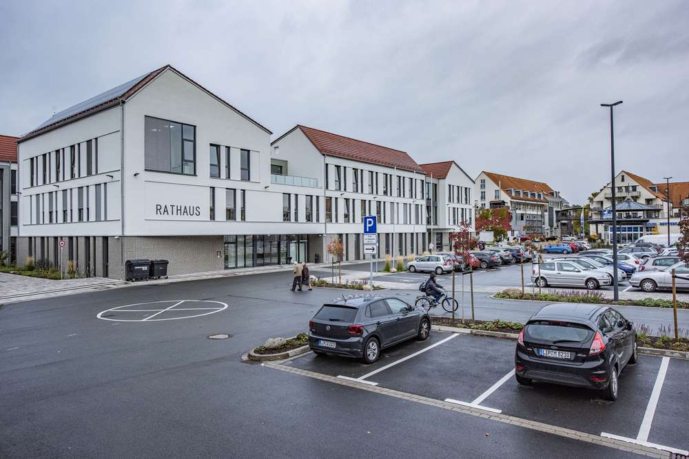 Neubau eines Bürogebäudes mit öffentlichtem Bereich